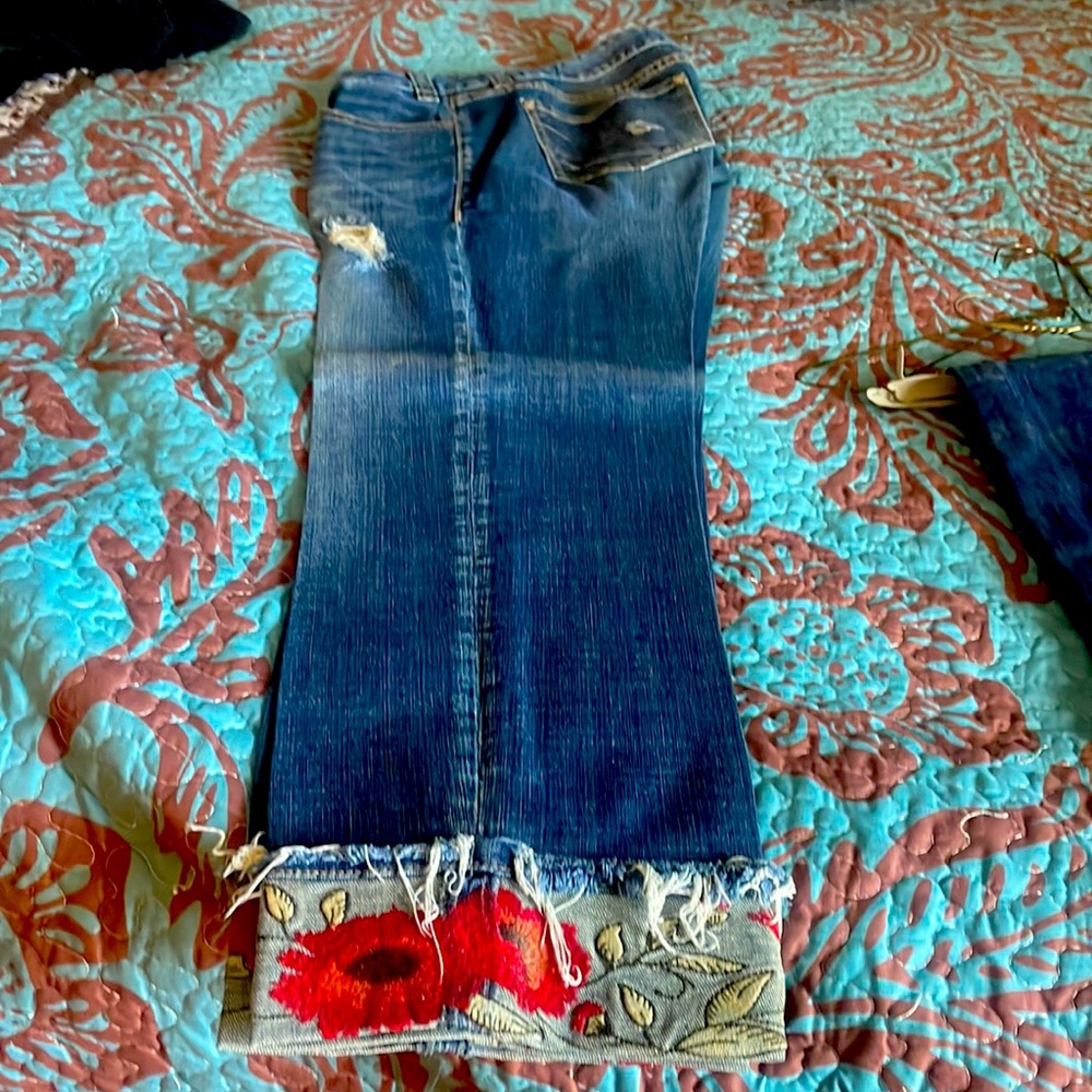 Rock roll crop pant with floral cuff